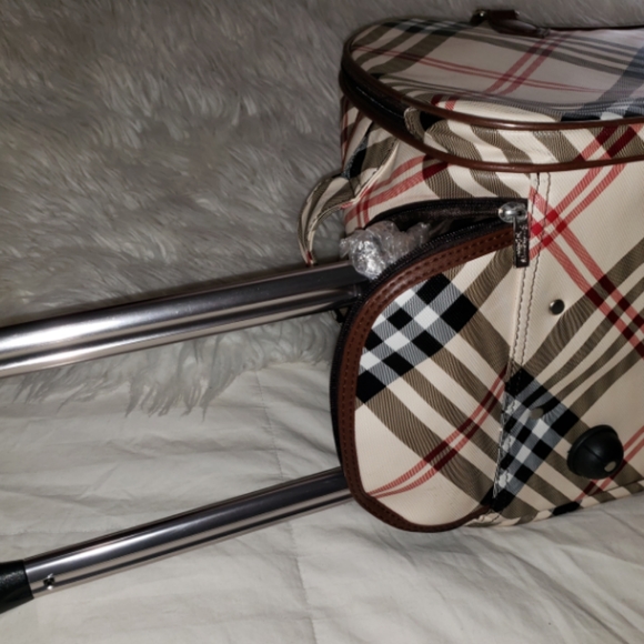 Beautiful Rolling Luggage for Carry-Ons - Picture 13 of 14